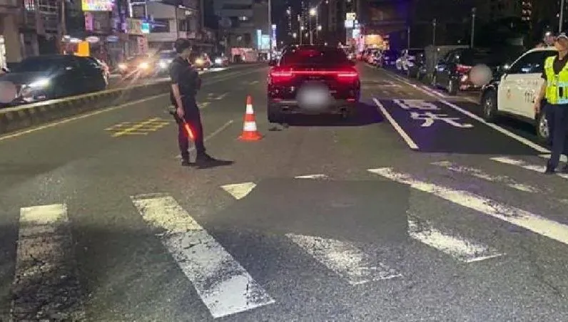 只是倒個垃圾天人永隔！成大教授助理過馬路遭保時捷撞亡