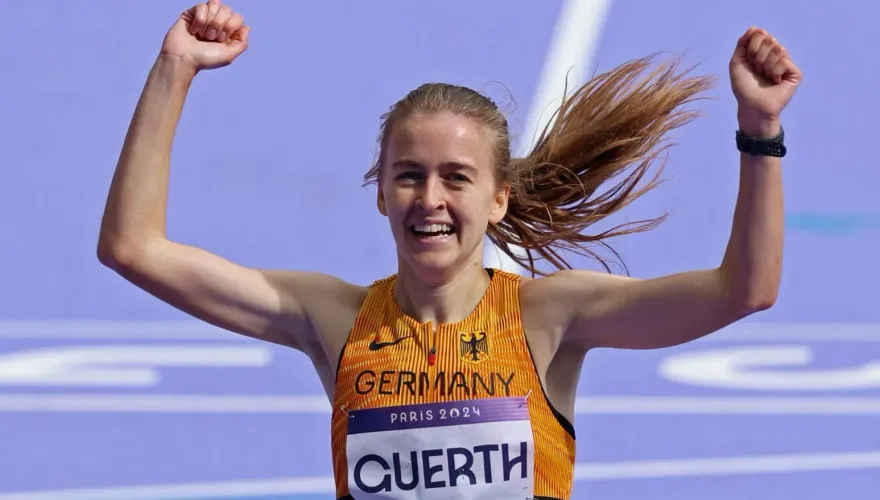 尷尬了！德國田徑女選手太早慶祝　終點前0.01秒之差被超越淘汰