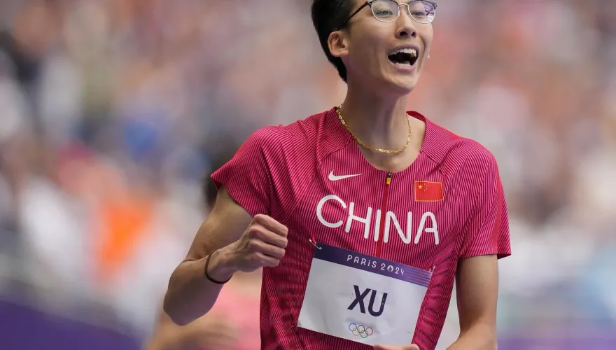 影/「眼鏡飛人」戰奧運！陸田徑新星徐卓一晉級跨欄半決賽　自稱崇拜劉翔