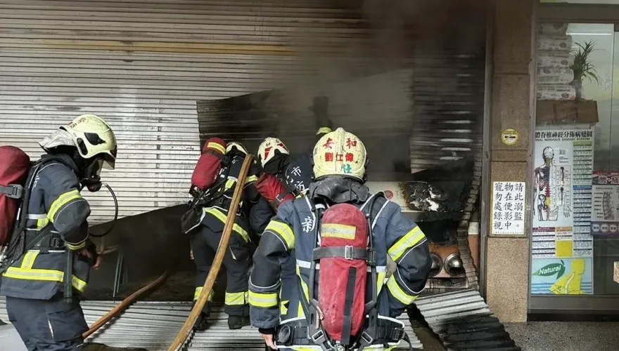 快訊/新北新店早餐店火警黑煙狂竄　警消破門灌救幸無人傷