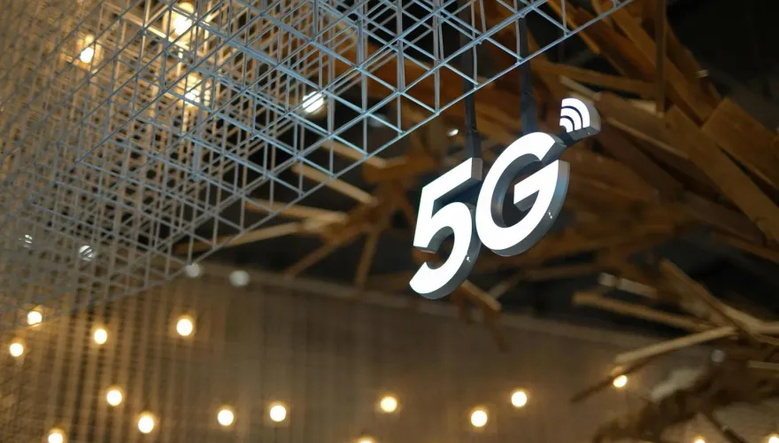 8月手機資費戰開打！4G吃到飽488元起　電信三雄5G不用400元