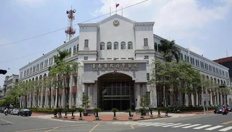 被逮還想撞警車！台南白河警街頭壓制逮捕3車手
