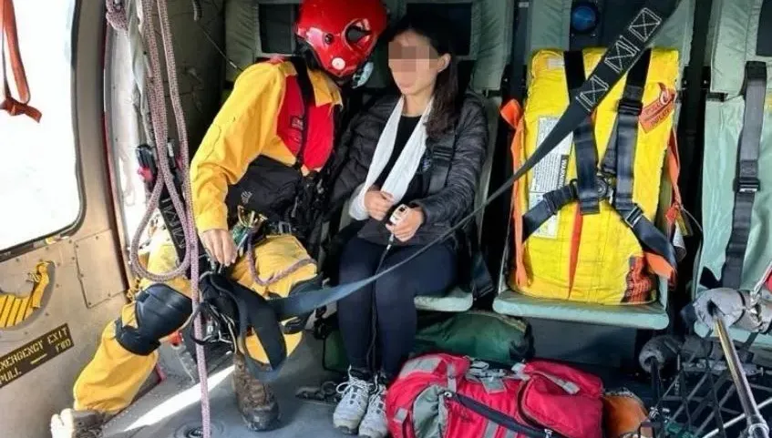 影/30歲女攀登「中橫大辣」摔傷脫臼　黑鷹直升機出動救援送醫