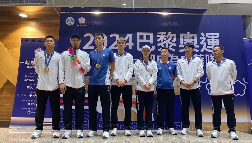 影/小戴、麟洋返國！　長榮機長「暖心廣播」感動全場：你們都是台灣的驕傲