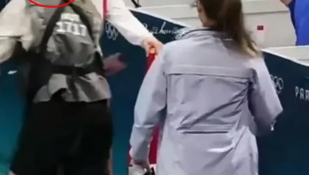 影/瑞典女子衝撞王楚欽挨罰？網查證：非記者是攝影師　事發現場影片曝
