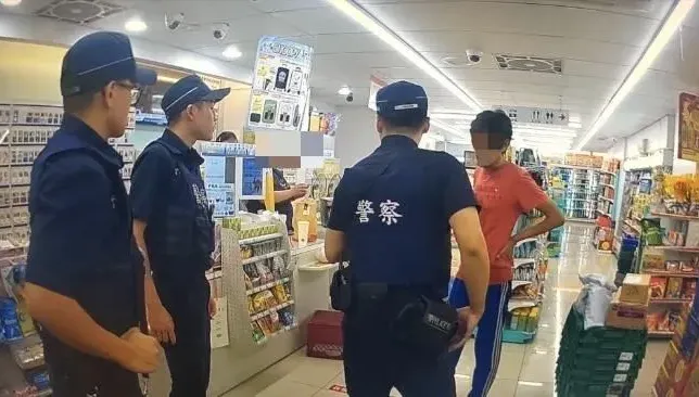 男子沒錢結帳拿酒瓶K女店員　員警用一個便當讓他自曝通緝身分