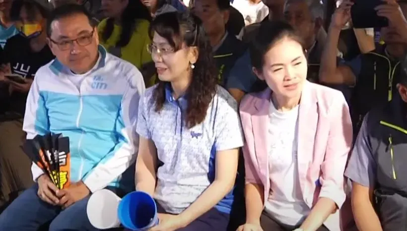 快訊/熱血沸騰！ 新北市長侯友宜與林郁婷媽媽都來了　逾200名拳擊迷高喊「加油」
