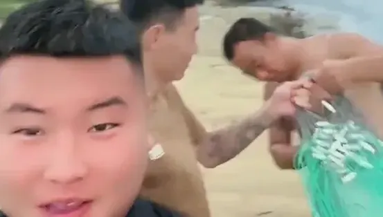 影/命真大！陸男正拍影片向女友報平安　下秒馬上遭雷擊半身麻痺