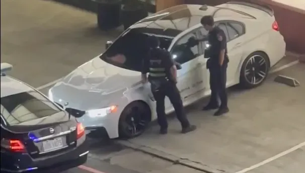 影/中壢BMW男停車「吸氣球」拒檢欲逃！警破窗抓包副駕放笑氣鋼瓶