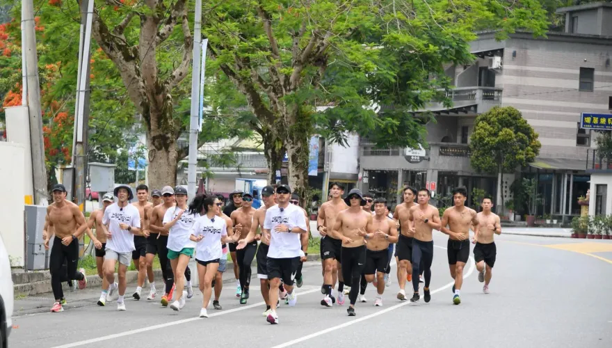 肌肉猛男滿街跑！雷艾美讚「最美麗風景」　大霈「生不如死」經驗曝光