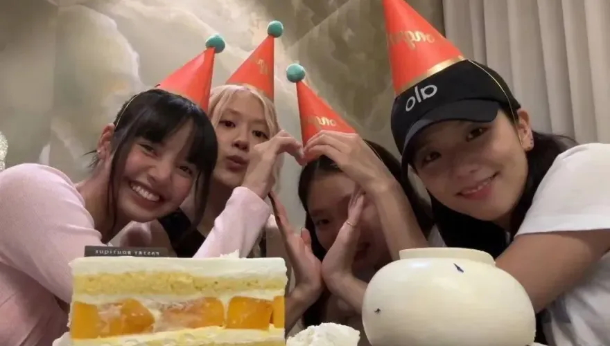 BLACKPINK合體了！迎「出道8週年」　開直播慶祝畫面曝