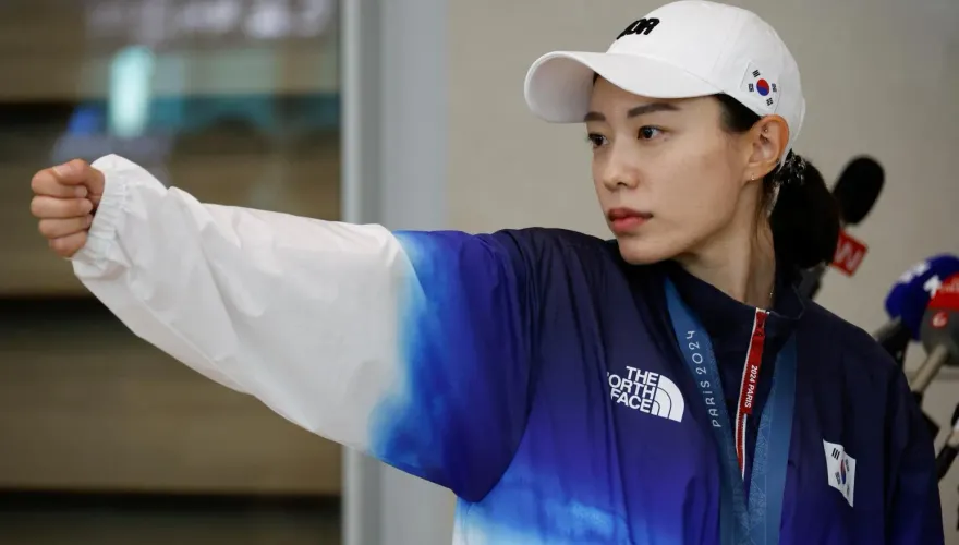 快訊/冷酷開槍爆紅！南韓31歲女射擊手「記者會上昏倒」　緊急CPR搶救