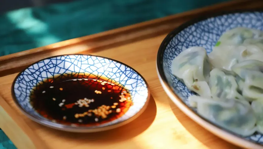 未達低消禁內用！他一家三口點10顆水餃只能「路邊站著吃」　南機場名店回應了