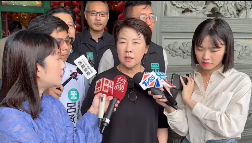 柯文哲「政治獻金」申報疑造假？　黃珊珊駁帳務瑕疵：對廠商非常抱歉