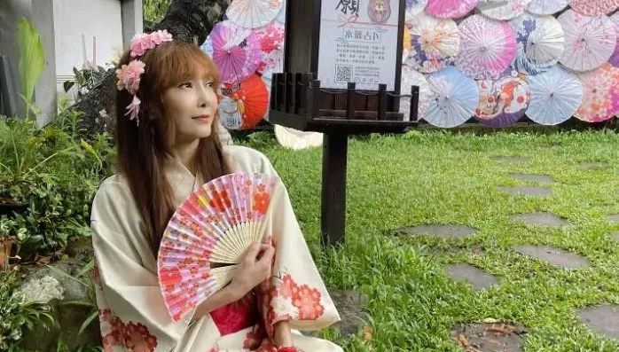 58歲美魔女寫真「幾近全裸」！火辣身材現形　大尺度直逼走光邊緣