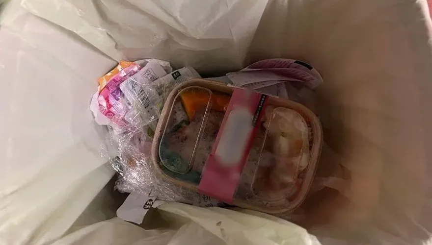 買便當給「心儀女同事」驚見「完好躺垃圾桶」！網：用60元認清一個人