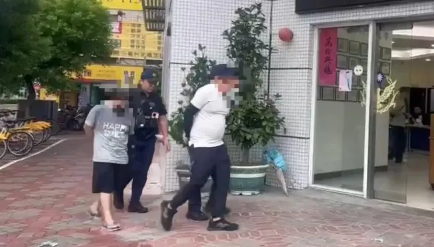 快訊/抓到了！三重擺攤母子遭砸攤狂毆頭破、手斷　2惡煞落網