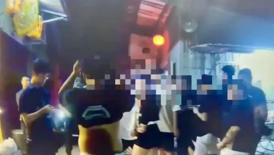 影/北市醉漢亂入宮廟普渡法會　趕不走遭圍毆警逮13人