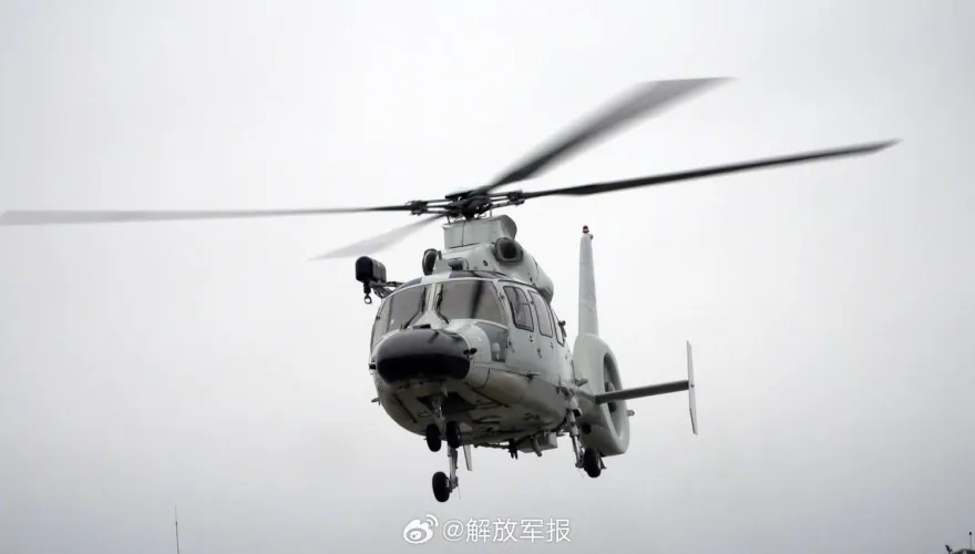 解放軍2架直升機逼近台東61浬！軍機20架、軍艦7艘圍台　國防部：嚴密監控