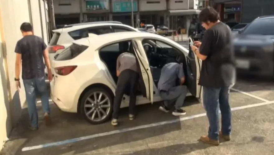影/猖獗！台中警攻堅緝獲26面假車牌　網兜售賺2倍黑市價差