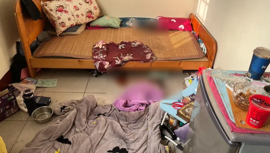 獨/心碎孤獨死！父死逾1周「身形印床、流屍水」　同住兒：以為垃圾臭掉