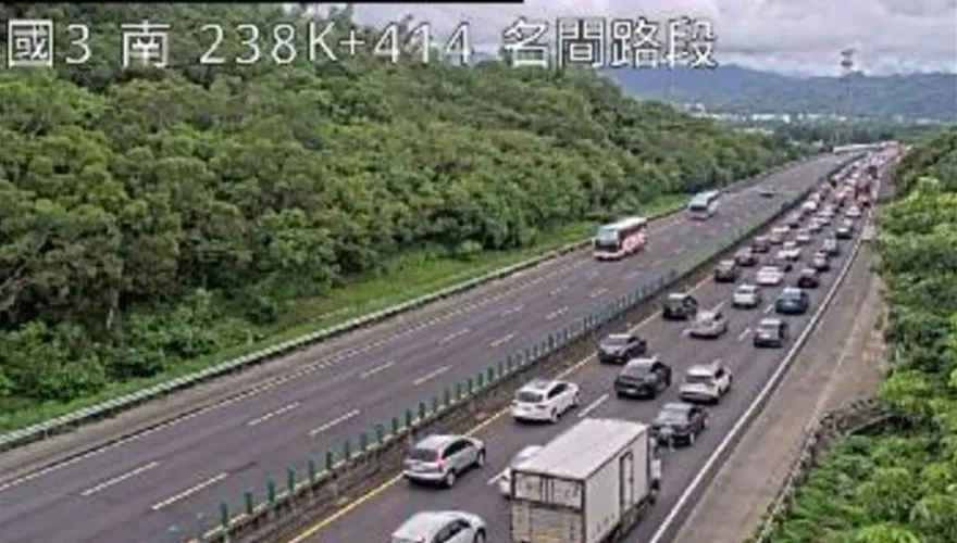 快訊/出遊注意！國3南向名間段「多車事故」　車流嚴重回堵