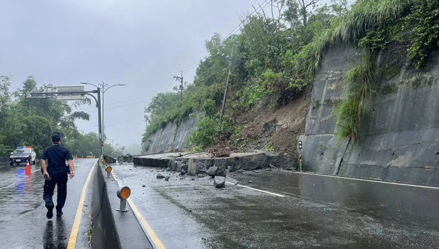 快訊/「核級雨彈」轟炸台南！24小時降雨破200毫米　182線擋土牆崩整片