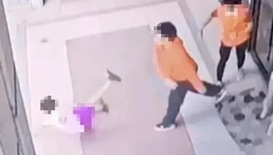 影/新竹恐怖才藝班！主任多次把男童「拖出教室重摔」害頭受創全身傷