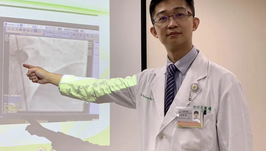 47歲菸酒哥開車上班出車禍！送醫「心電圖異常」竟發現是心肌梗塞