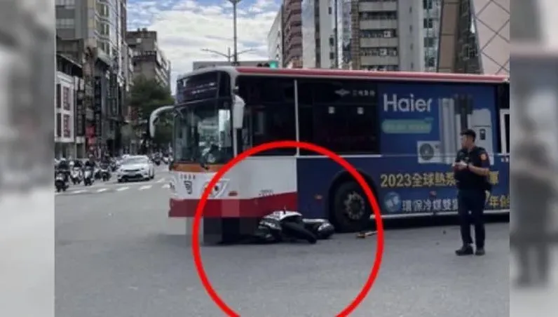 機車「煞不住」連人帶車慘遭公車「生吞」　騎士手腳擦挫傷送醫