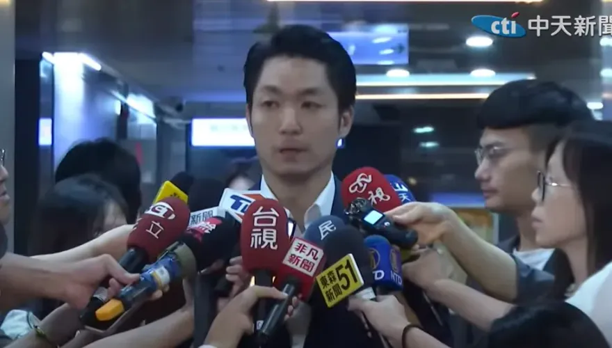 謝國樑「舉雙手雙腳」挺李四川2026選新北　蔣萬安急唱：我要把你攬牢牢