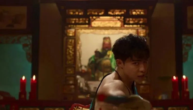 新生代男神苦練手印除魔！《流氓驅魔師》片場「關公顯靈」多次離奇巧合