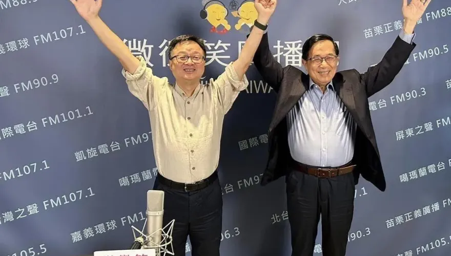 與陳水扁相隔15年再合體！老市長高舉他手喊「凍蒜」　羅文嘉吐心聲：百感交集