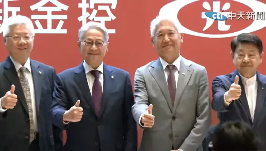 新光金重訊拋震撼彈！15席董事激辯「新新併換股」　吳東進女兒吳欣儒等3人投反對票