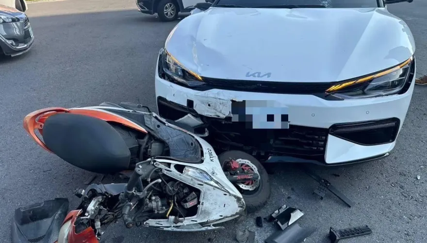 快訊/三重嚴重車禍！汽車機車對撞　女騎士頭顱受傷命危送醫