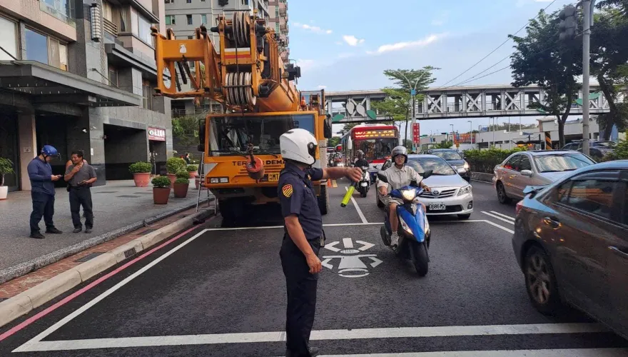 淡水唯一往返道路塞到瘋！尖峰時段堵車4小時　原因曝光