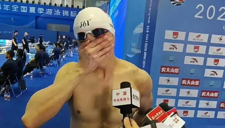 影/孫楊哭了！禁賽4年復出首秀晉級決賽　受訪掩面淚謝家人支持