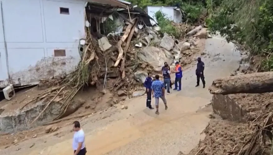 影/泰國普吉島暴雨釀山崩！致13死29傷　緬甸夫婦「泥中相擁」罹難