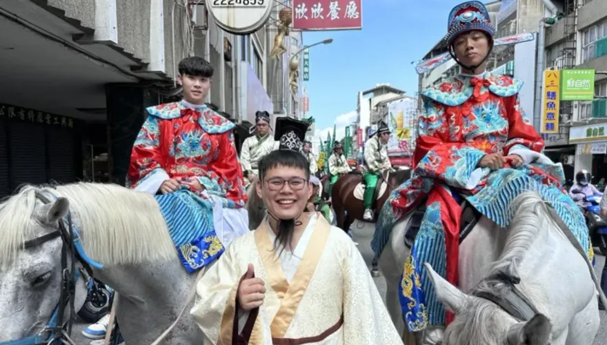 統測「全國狀元」騎馬拜文昌謝恩！親曝高分心法寄語學弟妹
