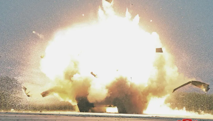 金正恩視察北韓新武器成效測試　籲生產更多「自殺式無人機」