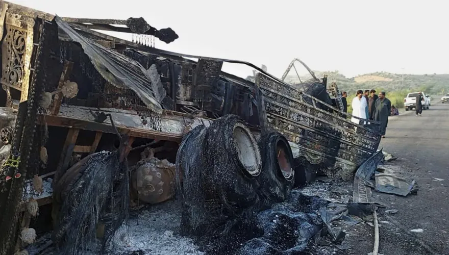 殘忍！持槍堵路逼下車「爆頭槍決23人」　巴基斯坦驚傳武裝份子襲擊