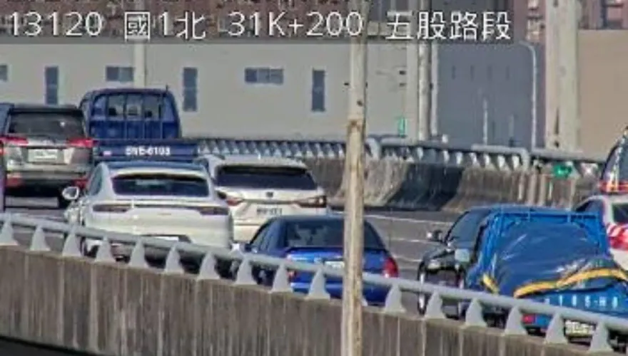 快訊/國1高架南向31.5k「4車追撞」！占中、外線車道　上班請注意