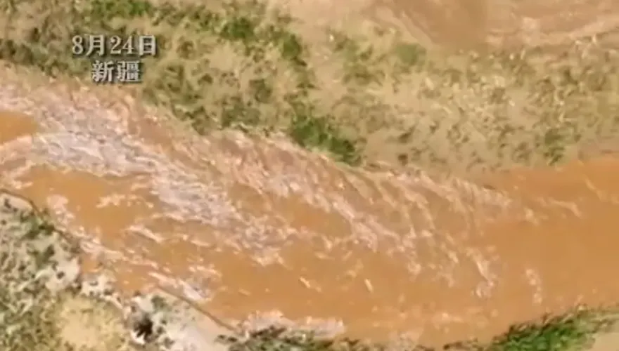 影/世界奇蹟？陸最大沙漠竟發洪水　當地人稱很常見