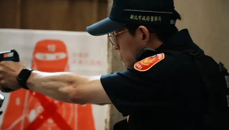 臨場感十足！新莊警首辦警技射擊賽　模擬近距離警匪槍戰