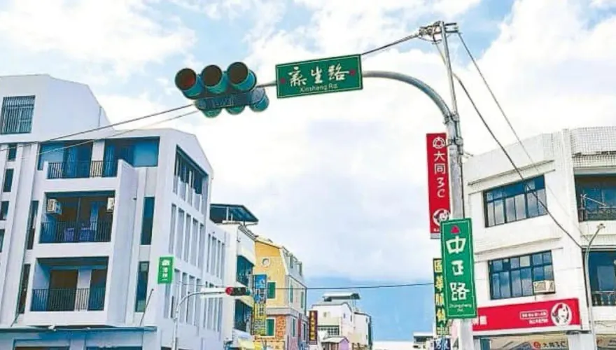 「書法路牌」難辨識引民怨！池上鄉長道歉　承諾修正：非標新立異