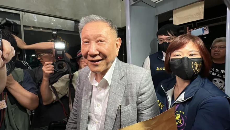 沈慶京羈押中驚傳身體不適！全身抽搐緊急送醫檢查
