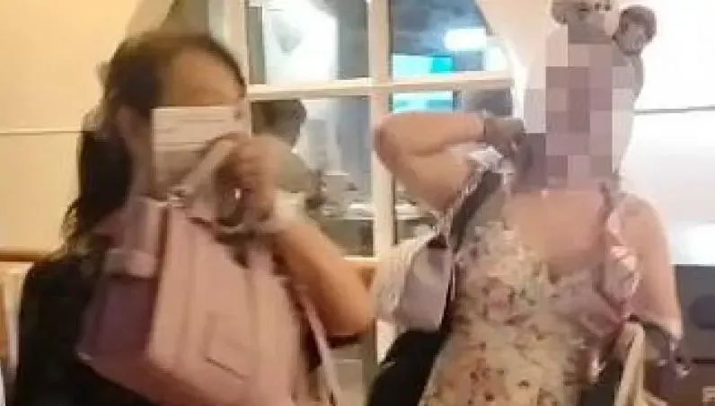 臉皮超厚！母女「看迪士尼煙火」遲到半小時　全船2千人氣炸：這種人就該丟包