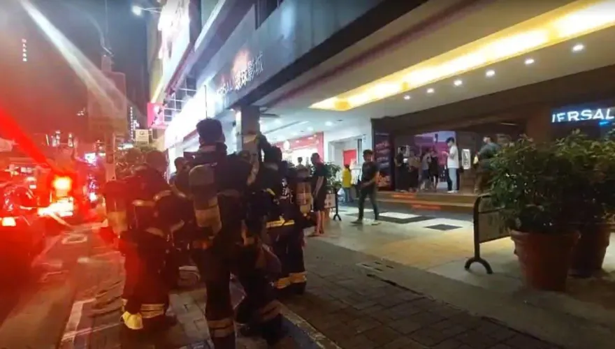 影/高雄環球影城驚傳火警！疑3樓變電箱冒煙　數百人急逃生