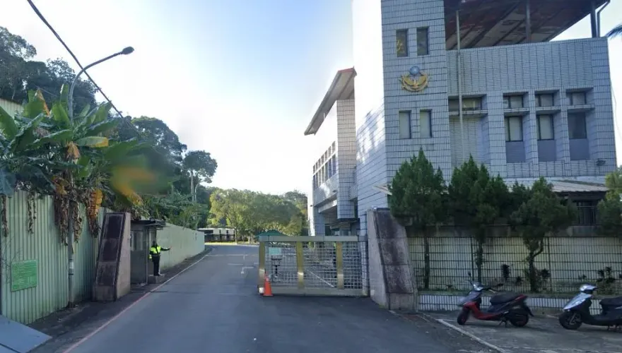 快訊/保一總隊三峽營區驚傳槍響！男警門口執勤「胸口中彈」倒地　緊急送醫