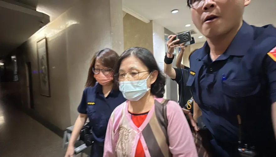 影/北檢複訊3hrs請回！彭振聲妻子神情疲憊搭小黃閃離